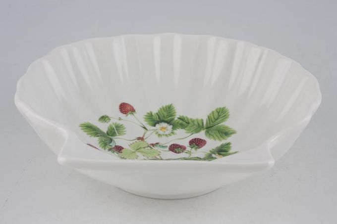 Portmeirion Summer Strawberries Serving Dish Shell shaped 5 3/8 x 5 5/8"