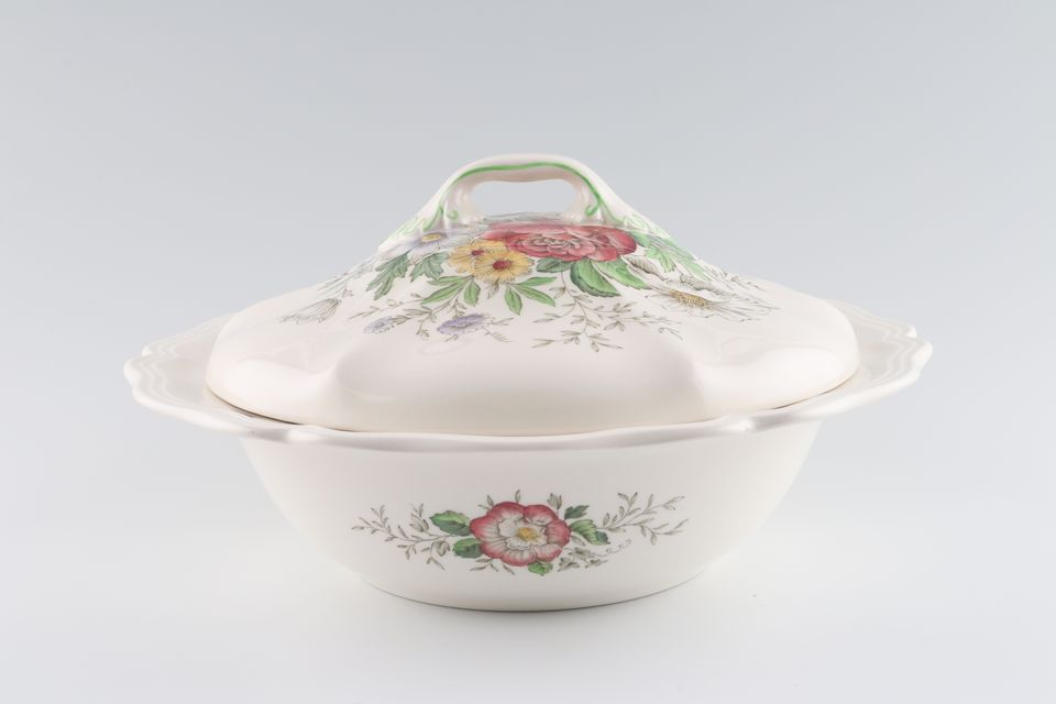 Royal Doulton Malvern - D6197 Vegetable Tureen with Lid