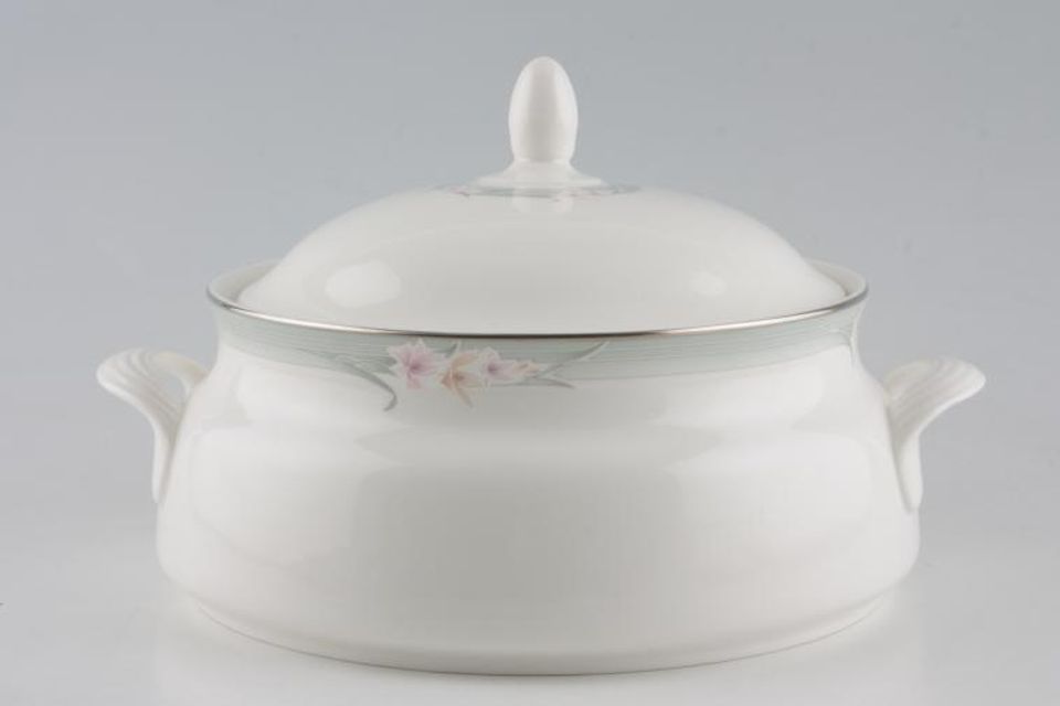 Royal Doulton Sophistication - T.C.1157 Vegetable Tureen with Lid 2 handles