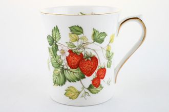 Queens Virginia Strawberry - Gold Edge - Plain Mug Gold on sides of the handle 3" x 3 3/8"