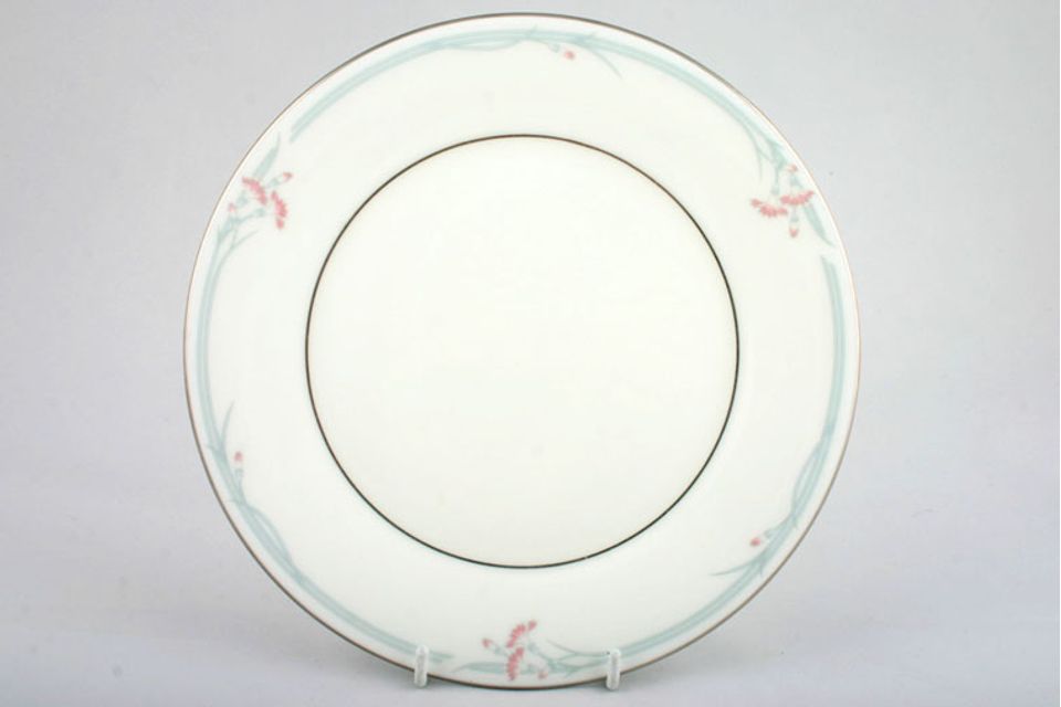 Royal Doulton Carnation Breakfast / Lunch Plate 9"