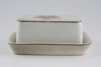 Denby Westbury Butter Dish + Lid covered