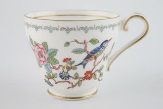 Aynsley Pembroke Teacup Stratford, smooth sides, Gold line on foot and sides of the handle 3 3/8" x 2 5/8"