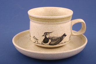 Denby Birds RSPB Teacup lapwing on outer 3 3/8" x 2 5/8"