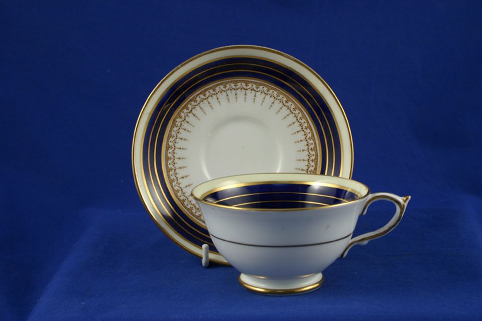 Paragon Athene Teacup Doesn't fit 5 3/8 inch saucer 3 7/8" x 2 1/4"