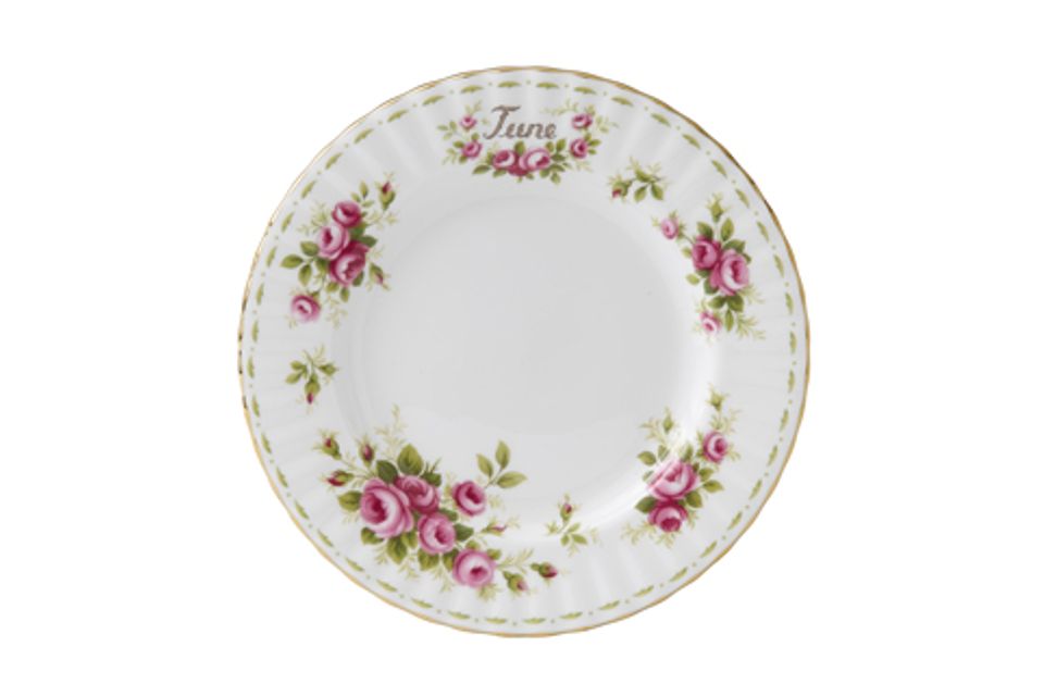 Royal Albert Flower of the Month Series - Montrose Shape Dinner Plate June - Roses
