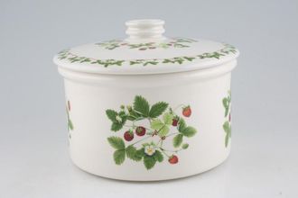 Portmeirion Summer Strawberries Vegetable Tureen with Lid Domed lid 7 5/8" x 4 1/4"