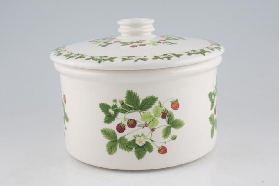 Portmeirion Summer Strawberries Vegetable Tureen with Lid Domed lid 7 5/8" x 4 1/4"