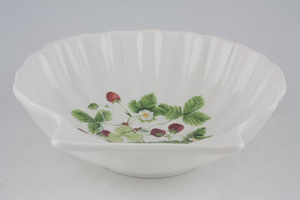 Portmeirion Summer Strawberries Serving Dish Shell shaped 5 3/8" x 5 5/8"