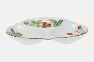 Royal Worcester Strawberries Trefoil Dish Divided into 3 9 1/2"