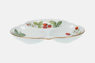 Royal Worcester Strawberries Trefoil Dish Divided into 3 9 1/2"