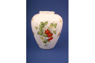 Queens Virginia Strawberry - Gold Edge - Plain Vase 7 1/2"