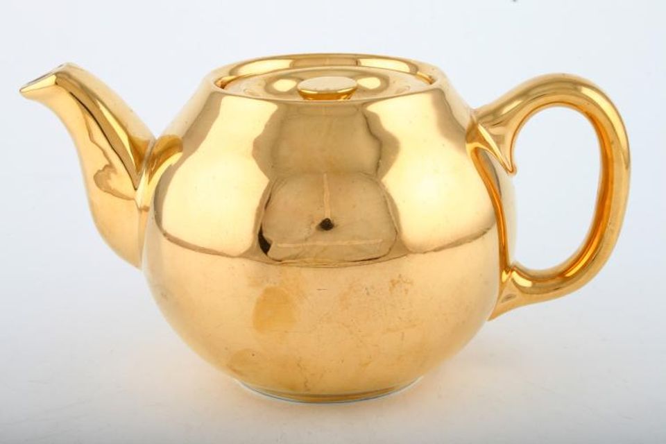 Royal Worcester Gold Lustre Teapot Shape 6. Size 8 2pt