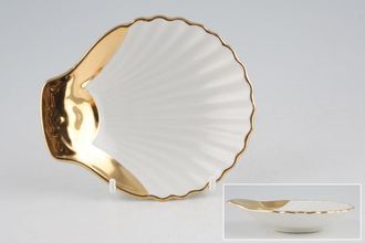 Royal Worcester Gold Lustre Serving Dish Shell shaped - white with gold trim 5" x 4 1/4"