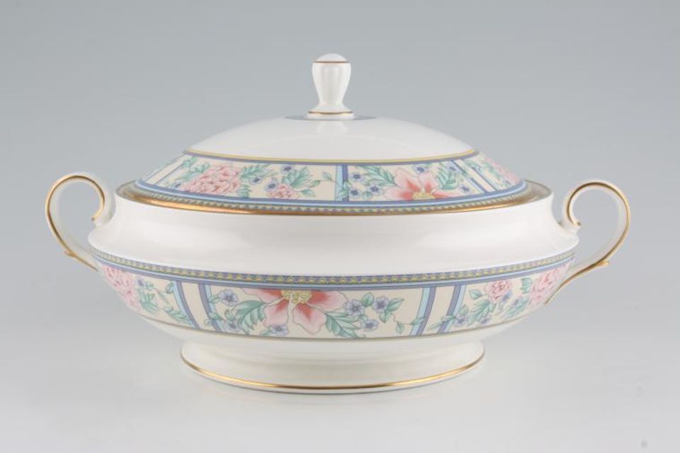 Royal Grafton Sumatra Vegetable Tureen with Lid Has Rounded Edge Lid