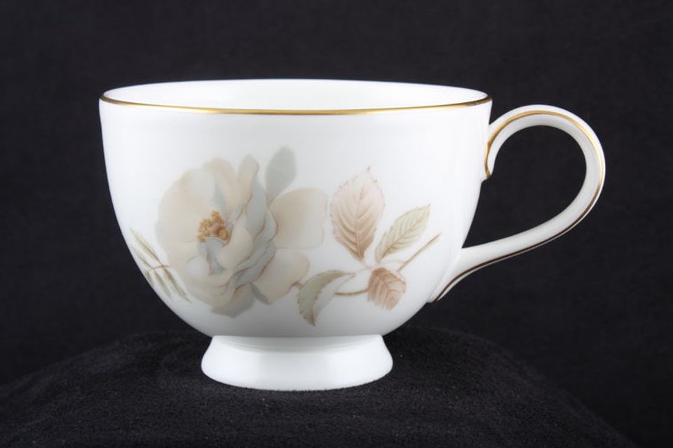 Royal Doulton Yorkshire Rose - H5050 Teacup Rondo.No gold round foot 3 5/8" x 2 5/8"