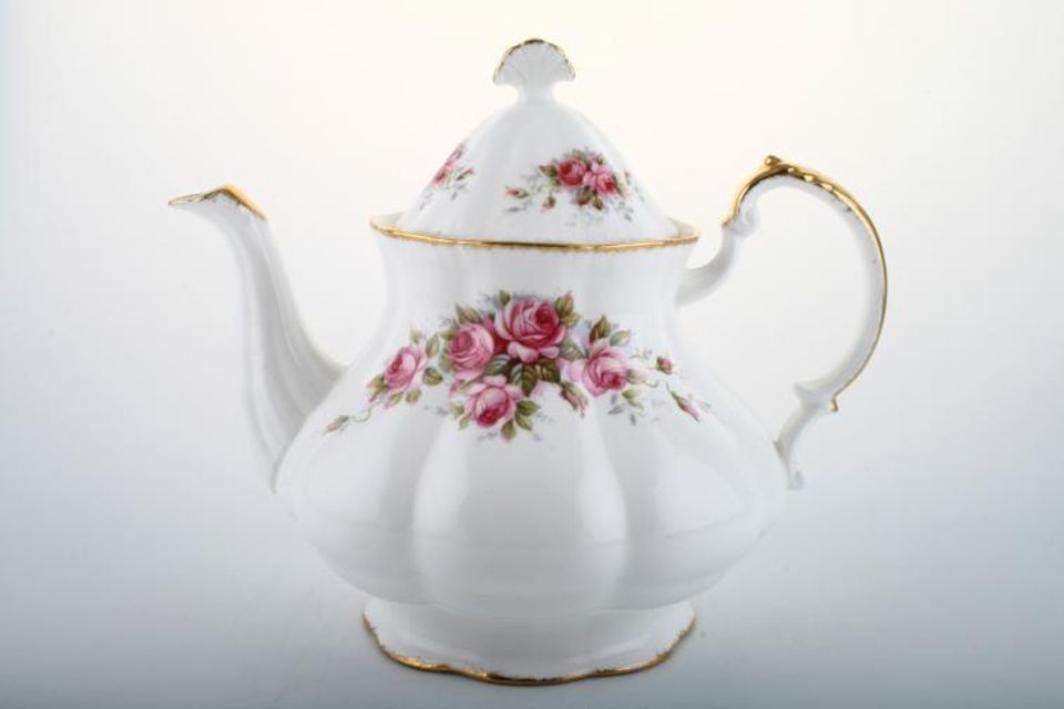 Paragon Elizabeth Rose Teapot 2pt