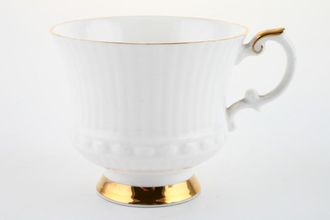 Elizabethan Charmaine Teacup Gold on top of the handle 3 3/8" x 3"