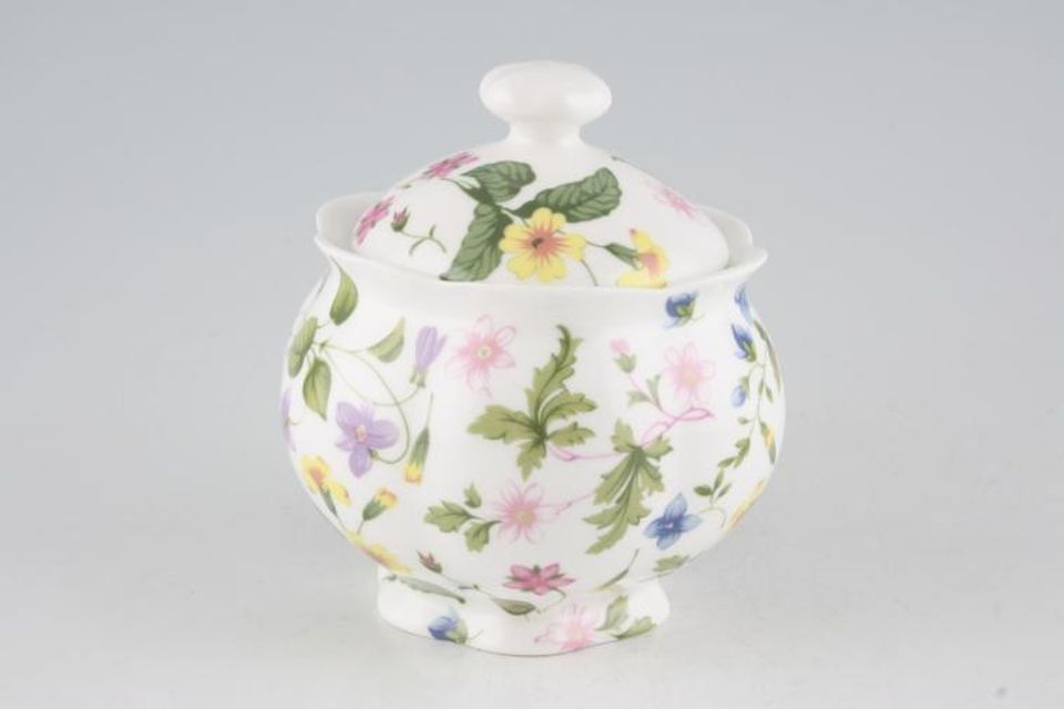 Queens Country Meadow Box Lidded, can be use as a sugar bowl