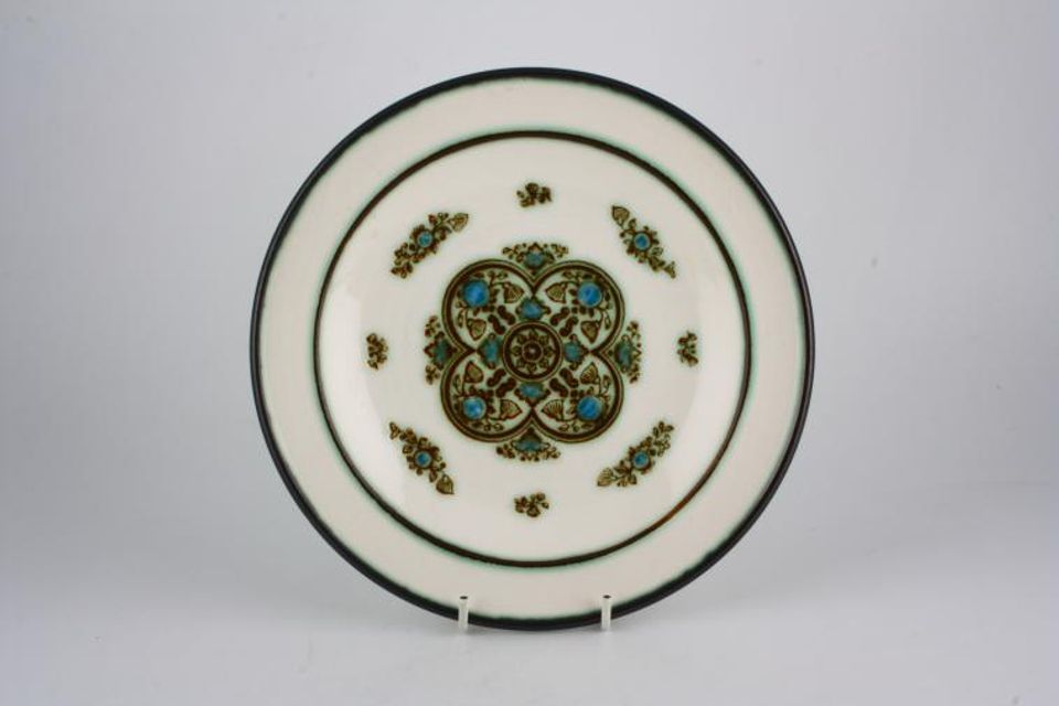 Wedgwood Victoria Breakfast / Lunch Plate 8 7/8"