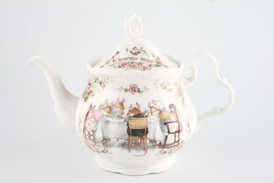 Royal Doulton Brambly Hedge - Tea Service Teapot Plain foot and handle 1 1/2pt