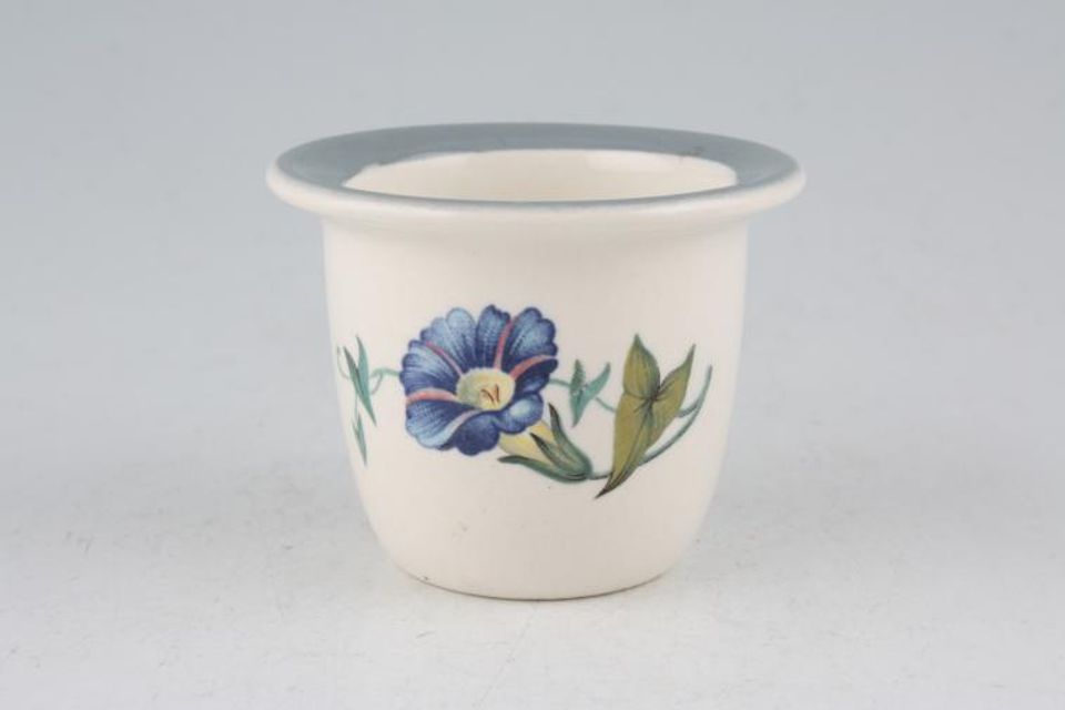 Wedgwood Isis - Fine Pottery Egg Cup Rimmed egg cup