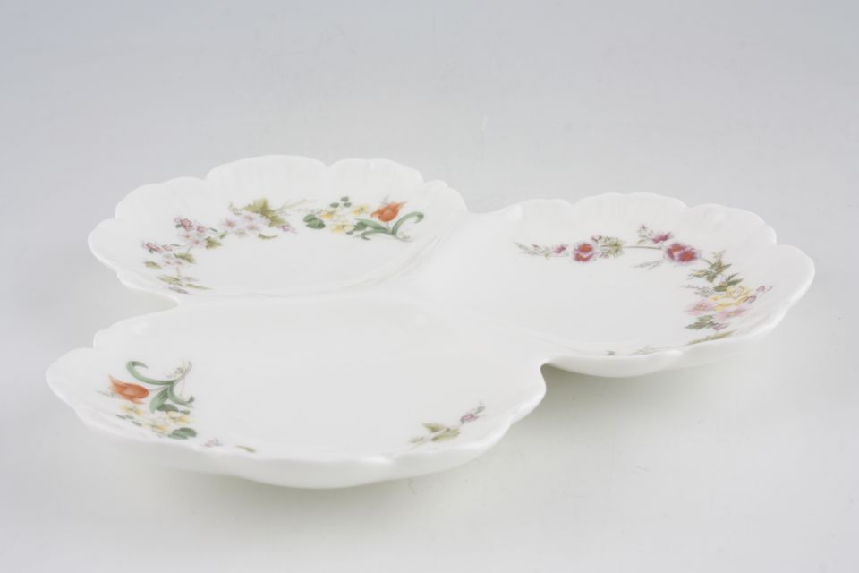 Wedgwood Mirabelle R4537 Tray (Giftware) Triple tray. Size is width 7"