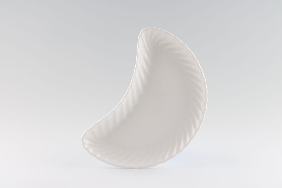 Royal Doulton Cascade - H5073 - White Fluted Crescent 8 3/4"
