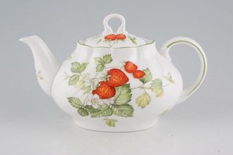 Queens Virginia Strawberry - Green Edge - Swirl Embossed Teapot large