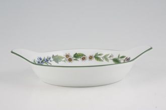 Royal Worcester Worcester Herbs Entrée Round, Eared. Made Abroad 7 3/8"