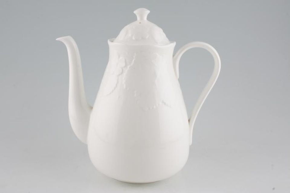 Wedgwood Strawberry and Vine Coffee Pot 2 1/2pt