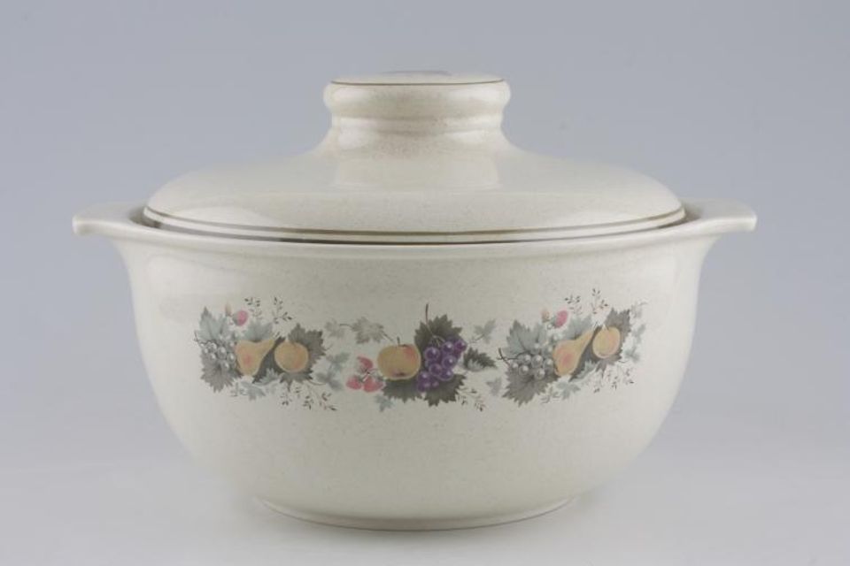 Royal Doulton Harvest Garland - Thick Line - L.S.1018 Casserole Dish + Lid Round - Eared 4pt