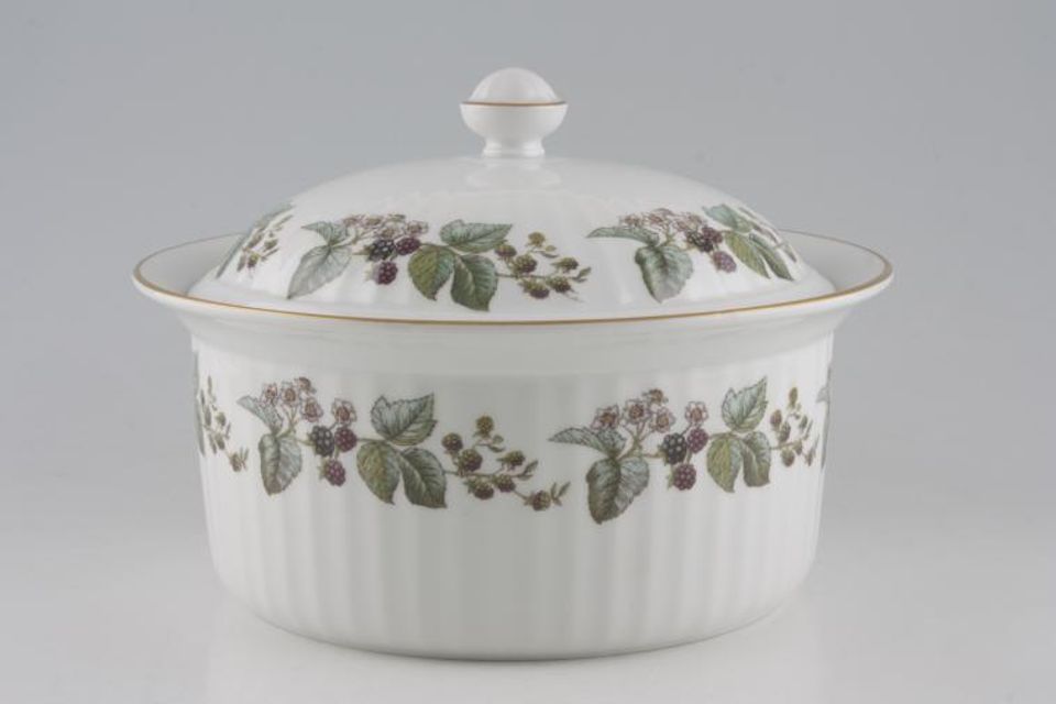 Royal Worcester Lavinia - White Casserole Dish + Lid Round O.T.T. 4 1/2pt
