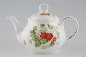 Queens Virginia Strawberry - Gold Edge - Swirl Embossed Teapot