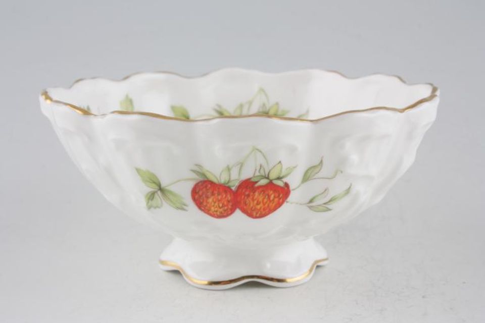 Queens Virginia Strawberry - Gold Edge - Embossed Bowl (Giftware) Footed 4 7/8"