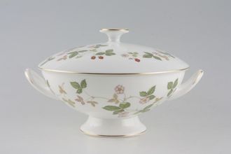 Sell Wedgwood Wild Strawberry Vegetable Tureen with Lid Handled