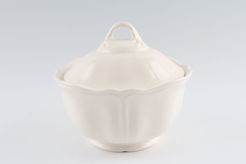 Wedgwood Queen's Plain - Queen's Shape Sugar Bowl - Lidded (Tea) NO handles