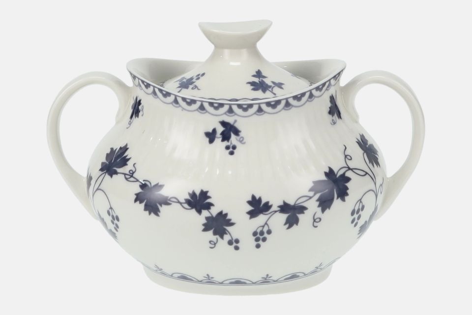 Royal Doulton Yorktown - Old Style - Ribbed Sugar Bowl - Lidded (Tea) with handles