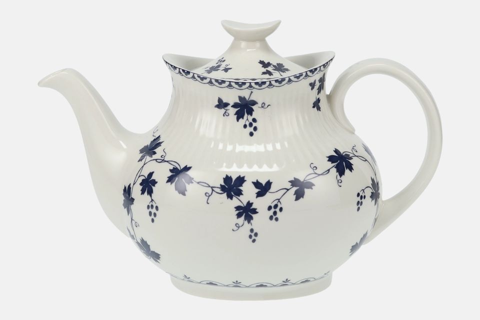 Royal Doulton Yorktown - Old Style - Ribbed Teapot 2 1/2pt
