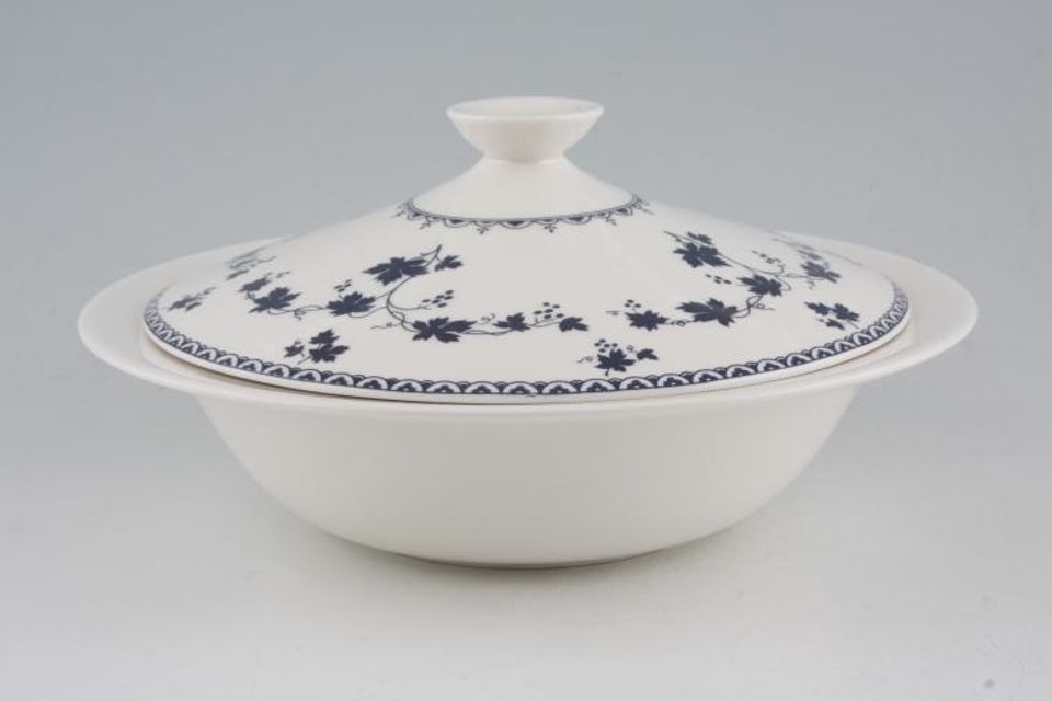 Royal Doulton Yorktown - New Style - Smooth Vegetable Tureen with Lid Round - Pattern Inside / No Handles