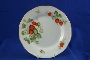 Queens Virginia Strawberry - Gold Edge - Ribbed Embossed Tea / Side Plate