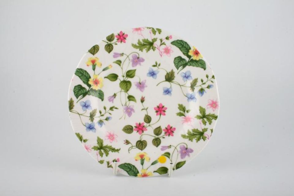 Queens Country Meadow Tea / Side Plate 6 1/2"