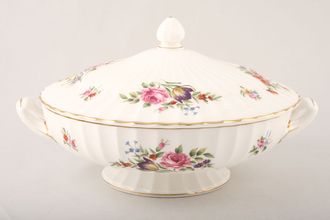 Royal Worcester Roanoke - White Vegetable Tureen with Lid Round 8 7/8"