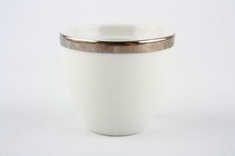 Thomas Medaillon Platinum Band - White with Thick Silver Line Egg Cup