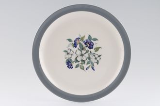 Wedgwood Isis - Fine Pottery Breakfast / Lunch Plate Pattern in Centre 9"