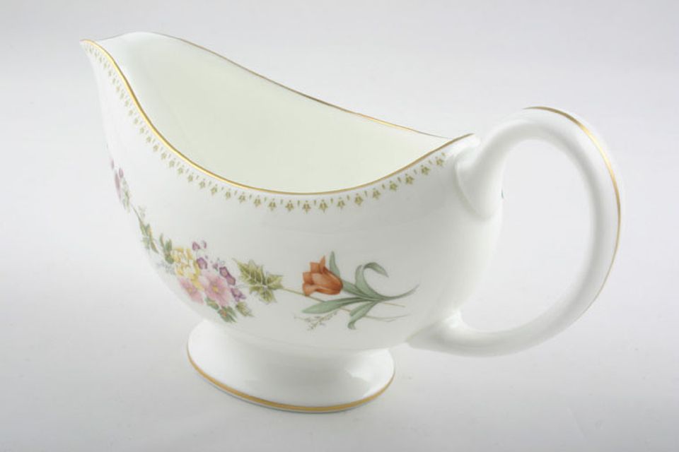 Wedgwood Mirabelle R4537 Sauce Boat Gold Line Centre Of Handle