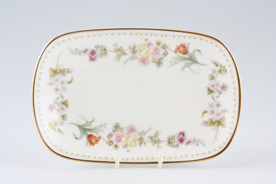 Wedgwood Mirabelle R4537 Tray (Giftware) Pin tray/oblong tray 5 1/2" x 3 1/2"