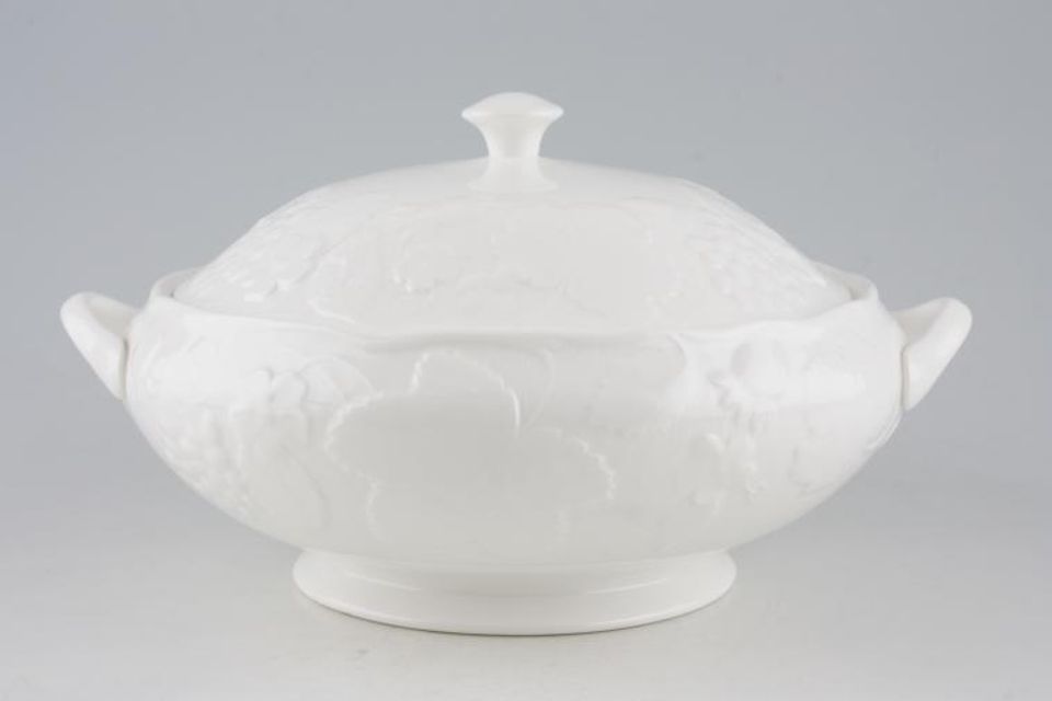 Wedgwood Strawberry and Vine Vegetable Tureen with Lid