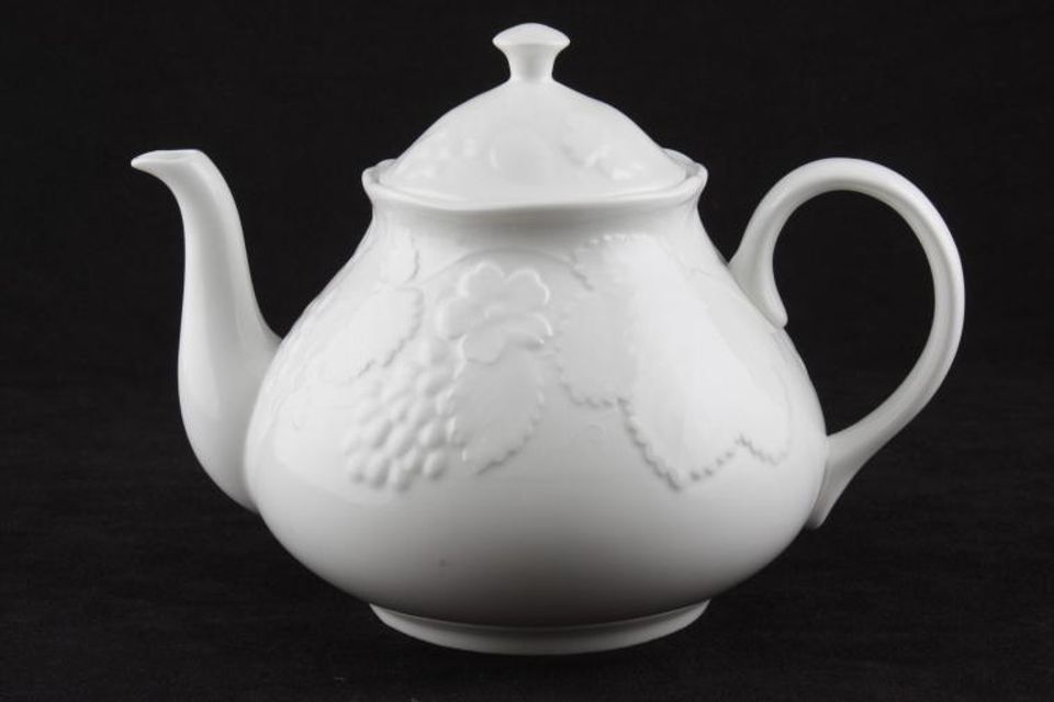 Wedgwood Strawberry and Vine Teapot 2 1/4pt