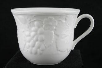 Wedgwood Strawberry and Vine Teacup 3 3/4" x 2 3/4"